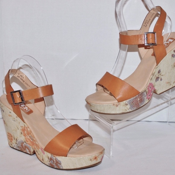 Kork-Ease Shoes - KORKS by KORK-EASE  Floral Strap Sandal 40.5 9.5